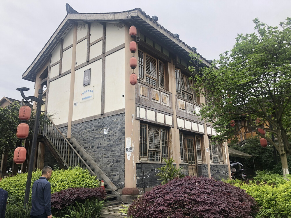峨眉山市胜利镇秀湖大道西段231号3幢(现4b幢)5号,10号,11号商业用房