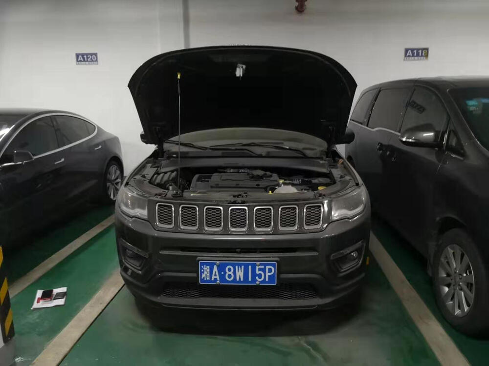 车牌号为湘a8w15p的吉普牌汽车