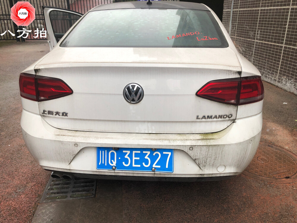大众牌车牌号码为川q3e327小型轿车一辆