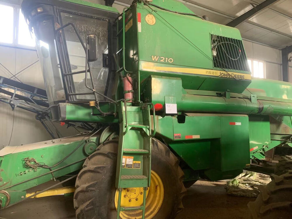 【第一次拍卖】 约翰迪尔大型联合收割机w210一台