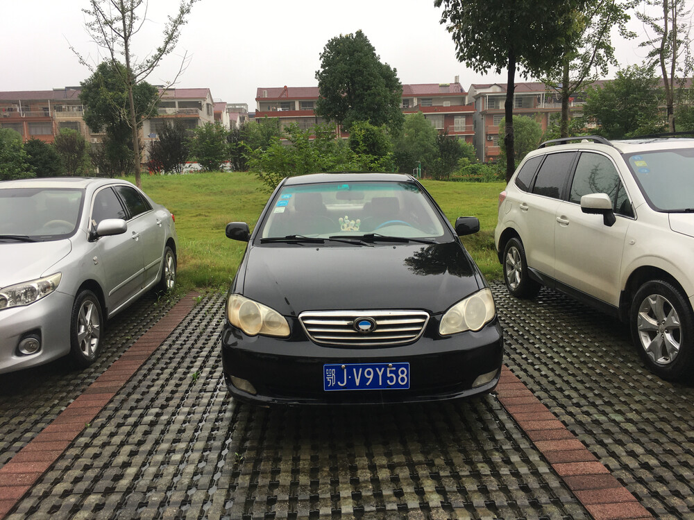 第二次拍卖车牌号为鄂jv9y58的比亚迪牌qcj7150a小型轿车