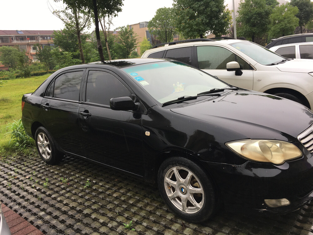 第二次拍卖车牌号为鄂jv9y58的比亚迪牌qcj7150a小型轿车