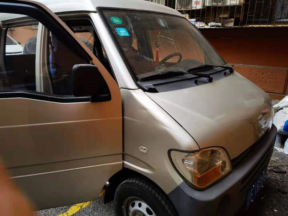 五菱lzw6376nf小型面包车一辆