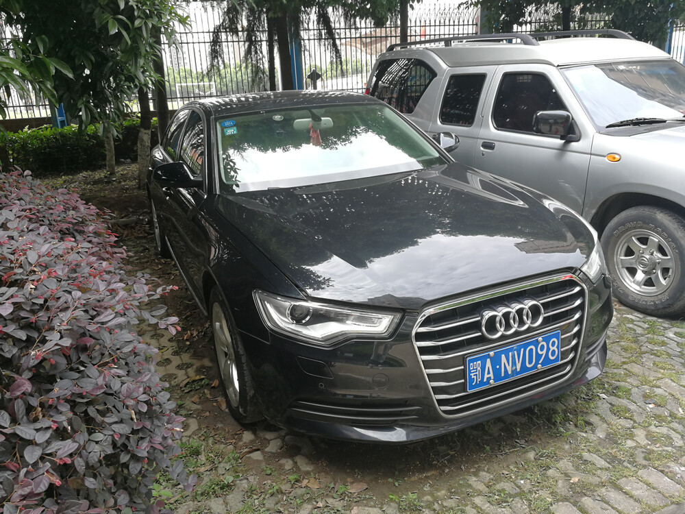 鄂anv098奥迪牌小型轿车