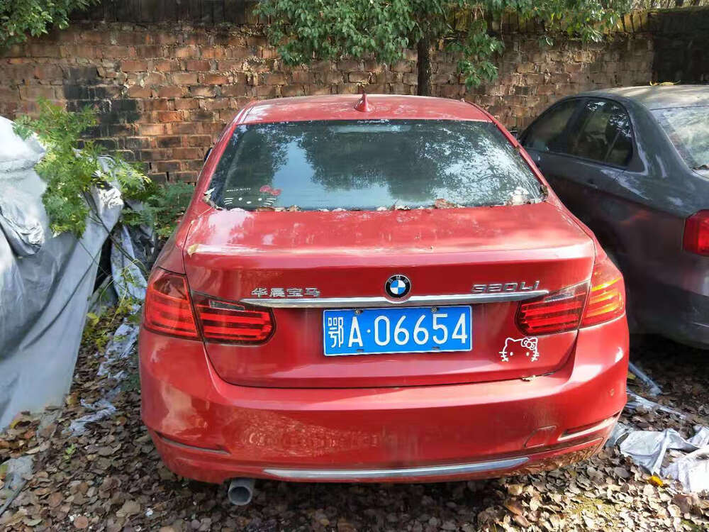 系被执行人肖燕所有的车牌号为鄂a06654宝马牌小轿车一台