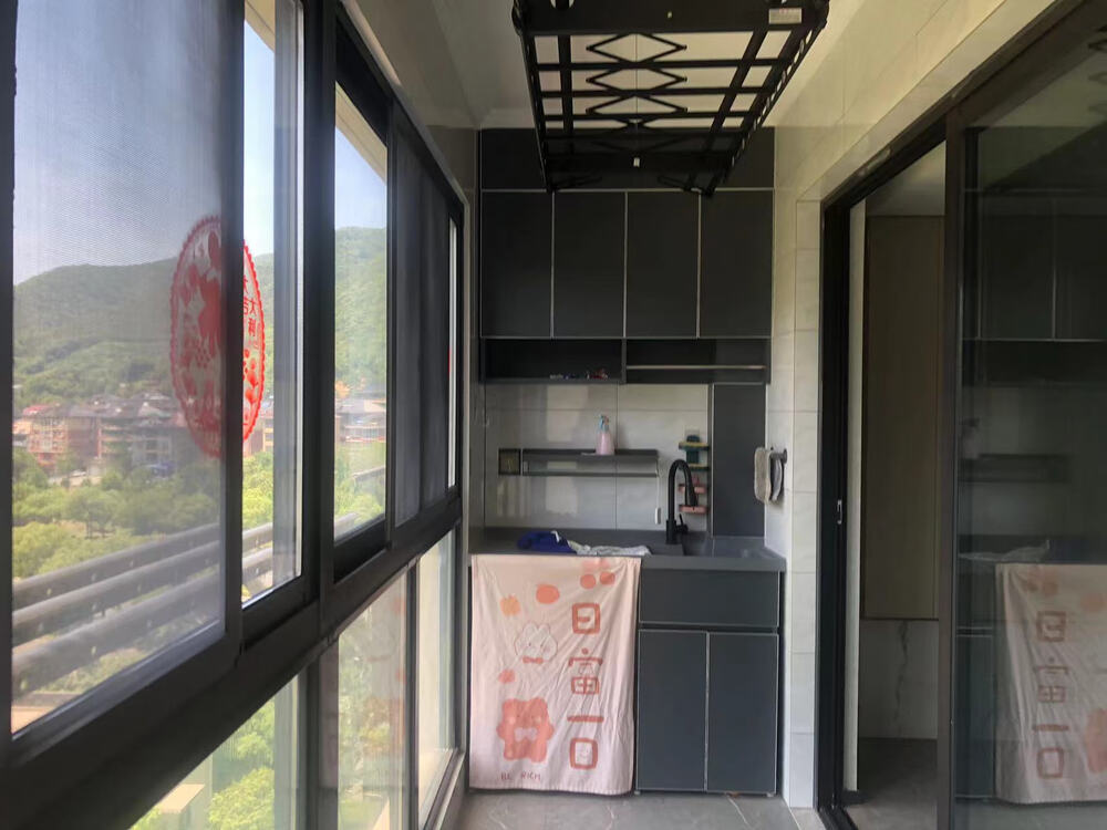 富阳区鹿山街道龙江路316号悦江府5号702室房地产及室内固定装饰装修