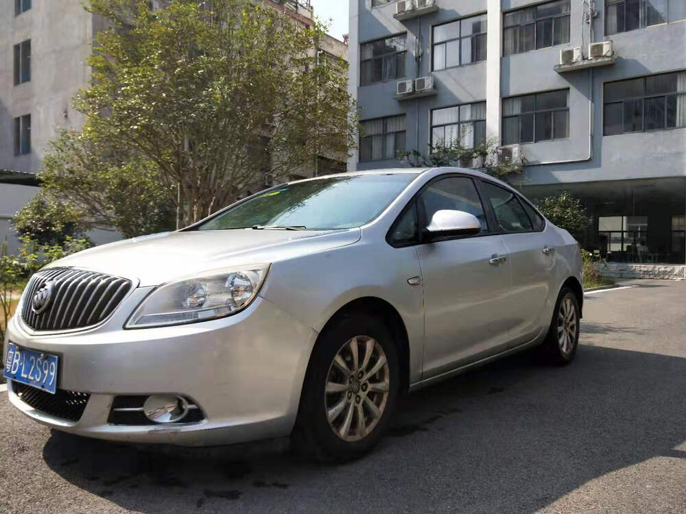 第二次拍卖别克牌sgm7186ata小型轿车