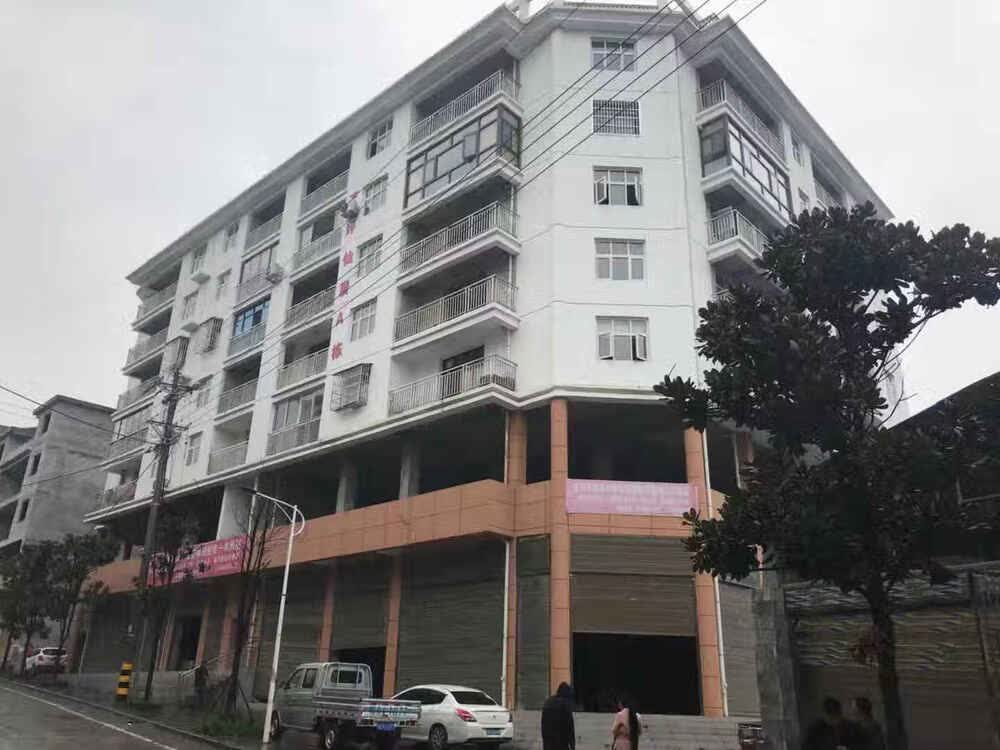                 位于建始县高坪