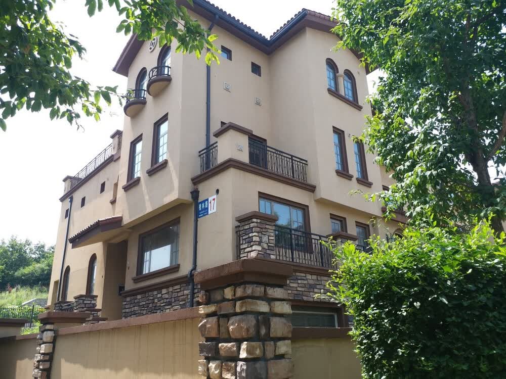 鞍山市铁东区玉岱美庐别墅17号1