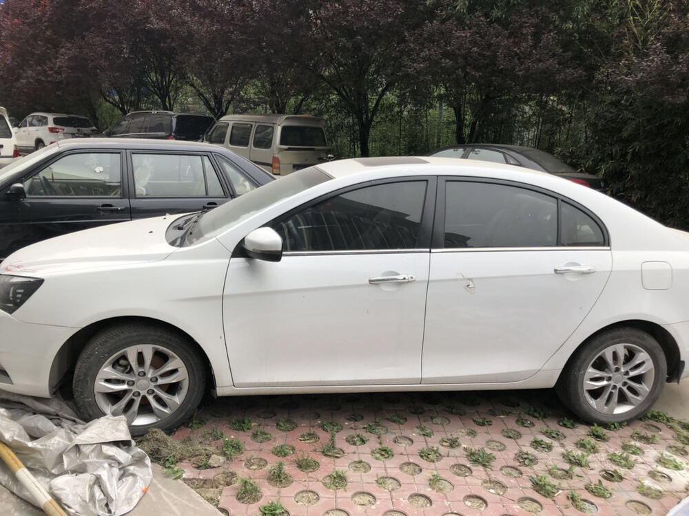 【第一次拍卖】 车牌号为豫exl145号白色吉利美日牌mr7152l09小型轿车