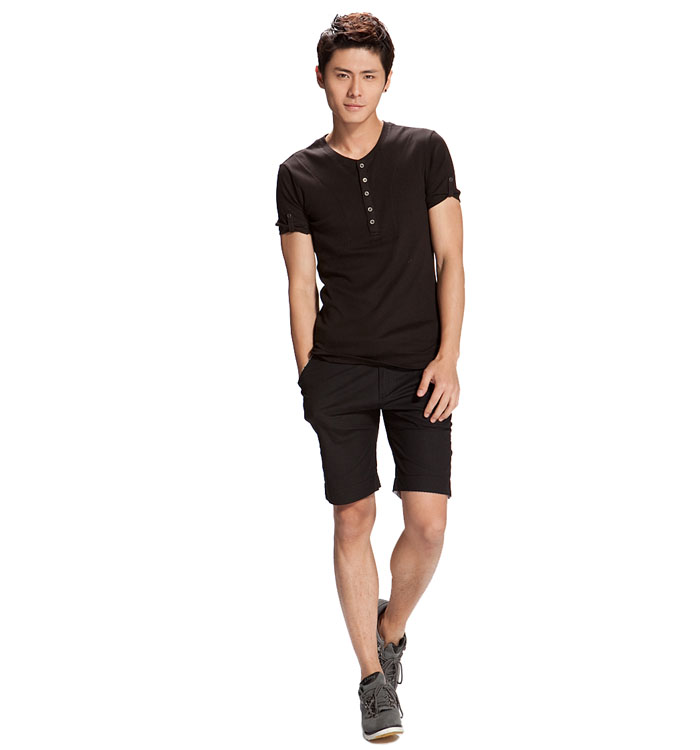 模特背面展示:简洁的剪裁,更加凸显你的背部身材.