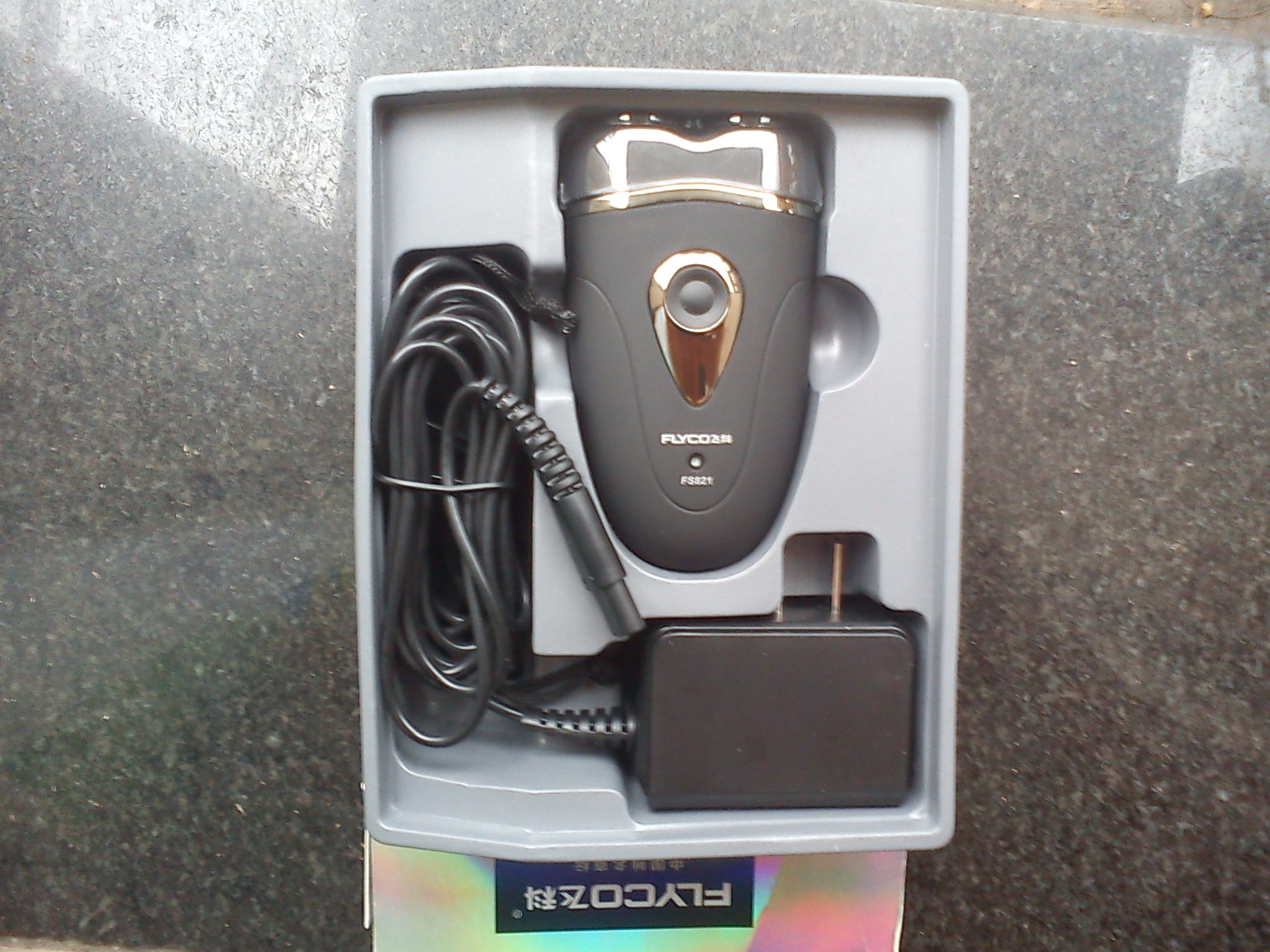 飞科(flyco)双环极速剃须刀 fs821 全身水洗--晒晒我刚买的剃须刀.