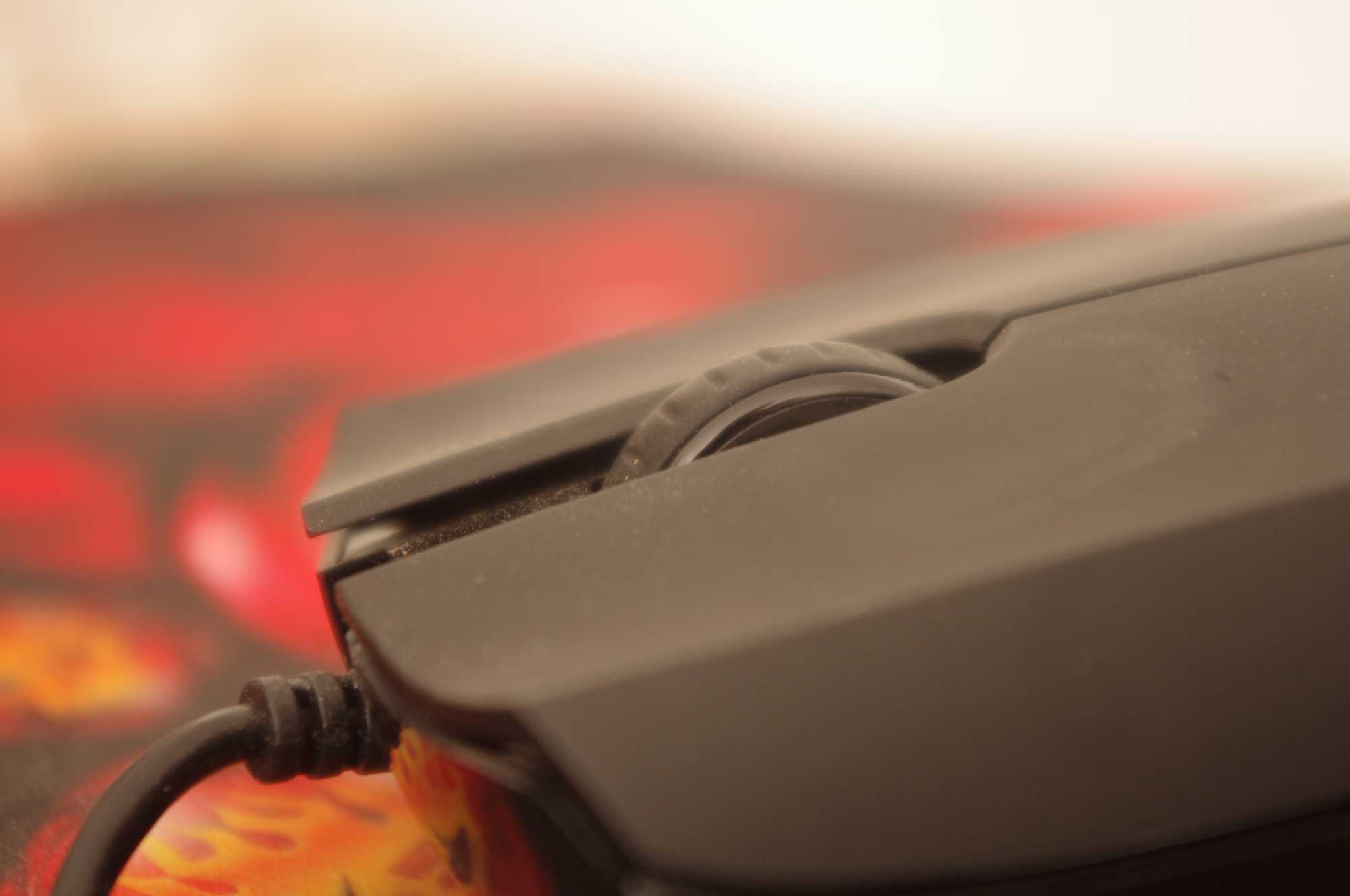 雷蛇(razer)地狱狂蛇 abyssus 游戏鼠标--手感一般般 比无线的稍微好