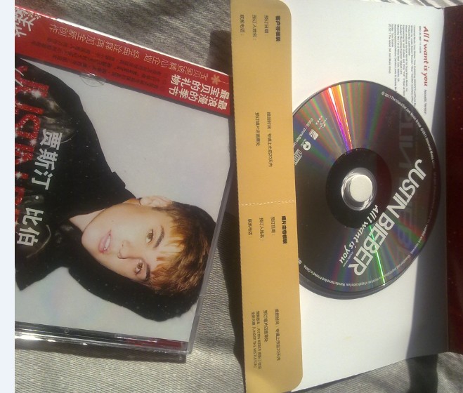 贾斯汀&middot;比伯2011全新圣诞专辑：圣诞幸运枝下（限量预购版）（CD+限定版圣诞单曲CD） 实拍图