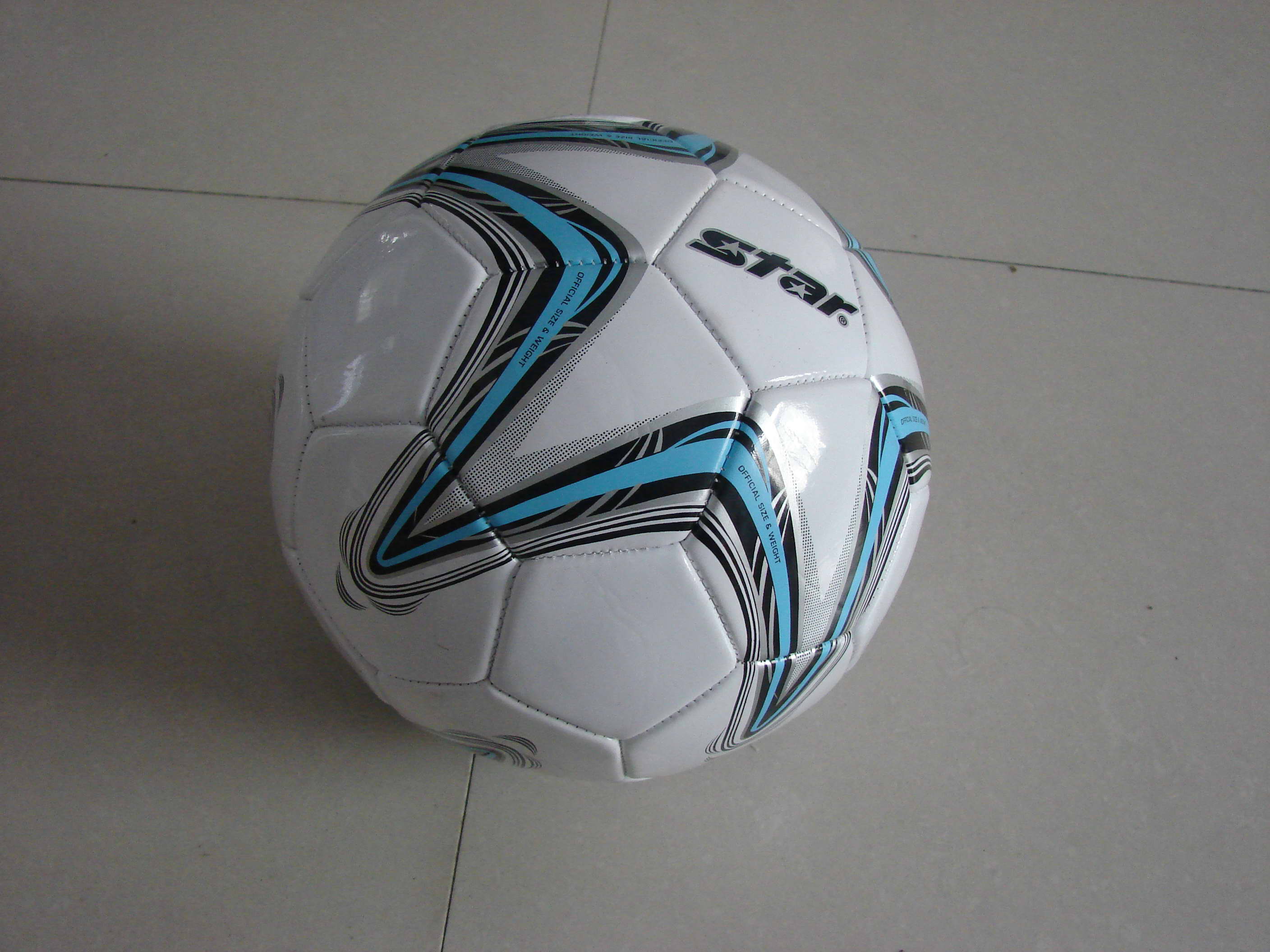 世达（star）儿童训练4号足球中小学生教学训练用5号球机缝耐磨PVC材质SB8784C SB8785C-06青少年适用5号球 送配件礼包 实拍图