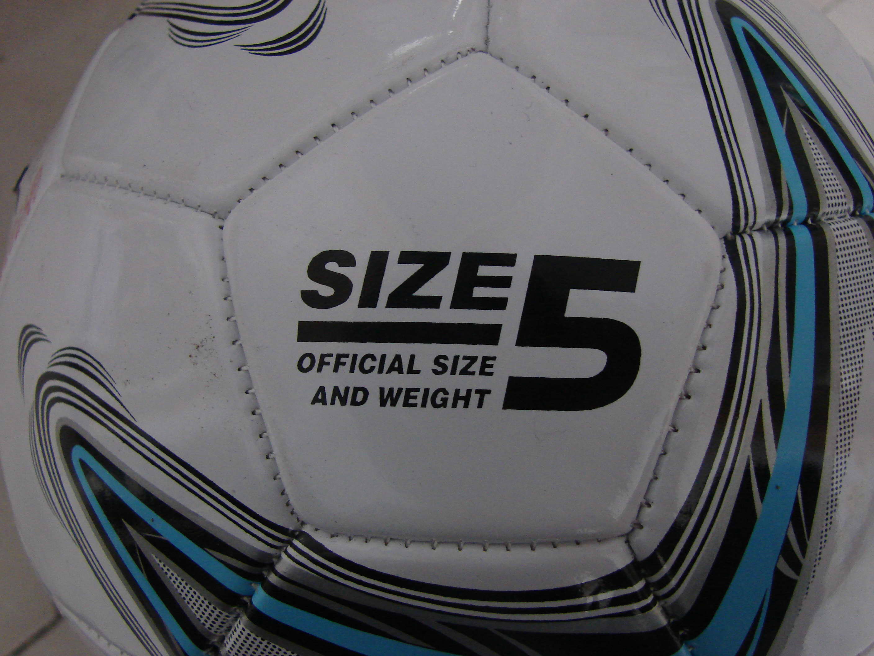 世达（star）儿童训练4号足球中小学生教学训练用5号球机缝耐磨PVC材质SB8784C SB8785C-06青少年适用5号球 送配件礼包 实拍图