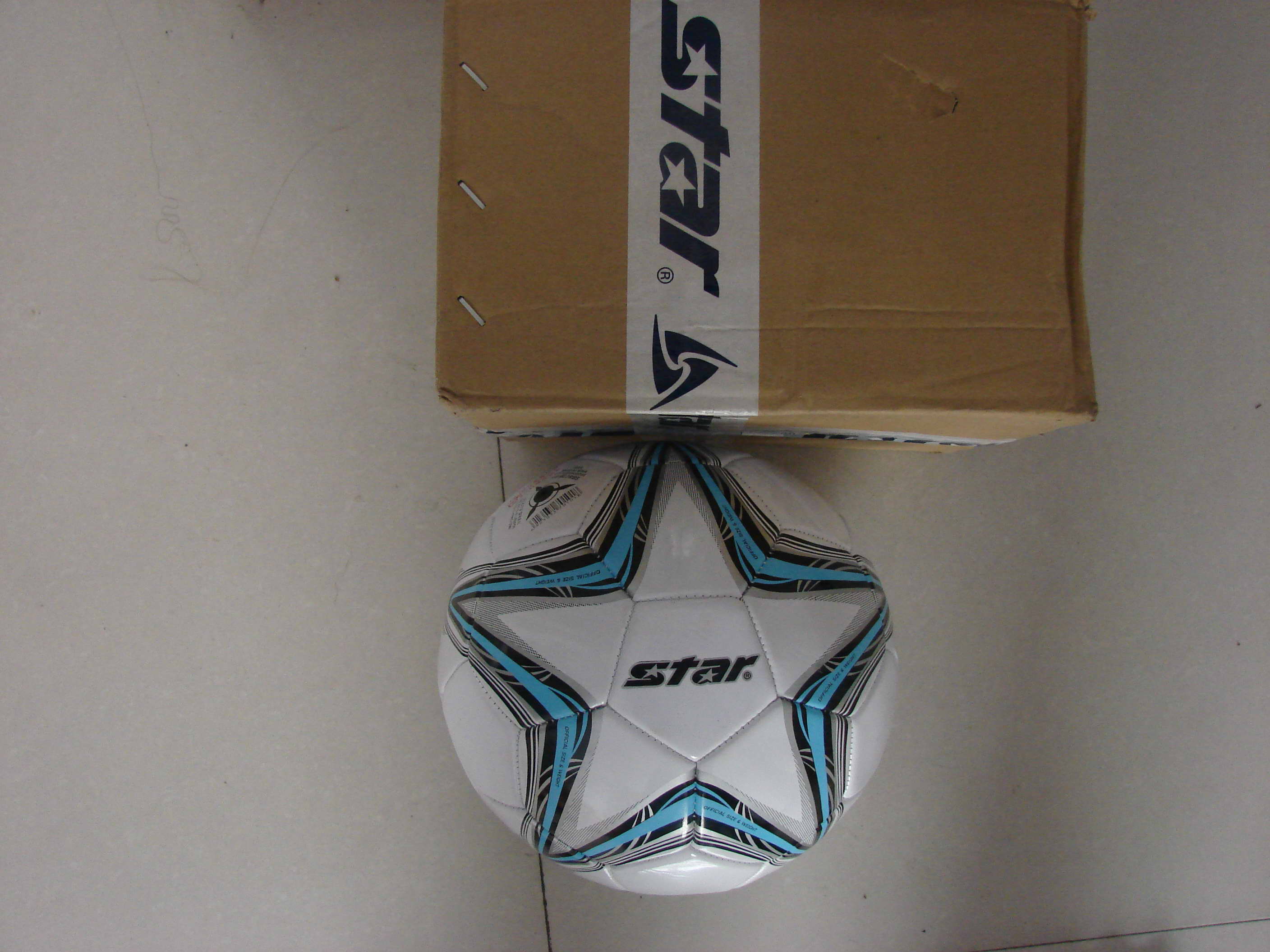 世达（star）儿童训练4号足球中小学生教学训练用5号球机缝耐磨PVC材质SB8784C SB8785C-06青少年适用5号球 送配件礼包 实拍图