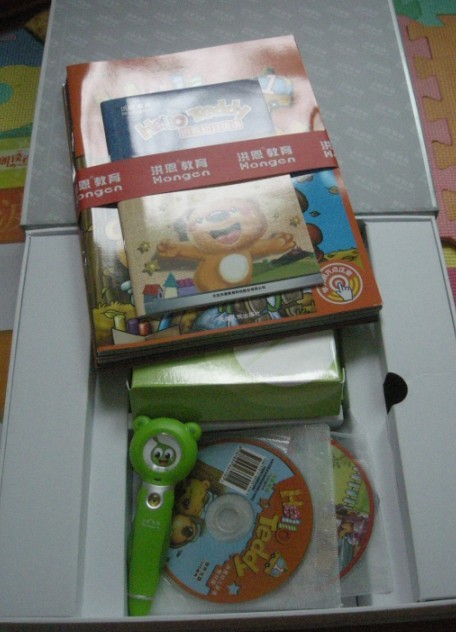 Hello Teddy洪恩幼儿英语套装（1点读笔+6本教材+6DVD+7卡片） 实拍图