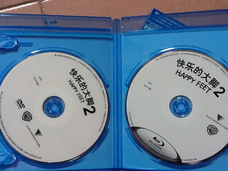 快乐的大脚2（蓝光碟 BD+DVD 特价促销） 实拍图