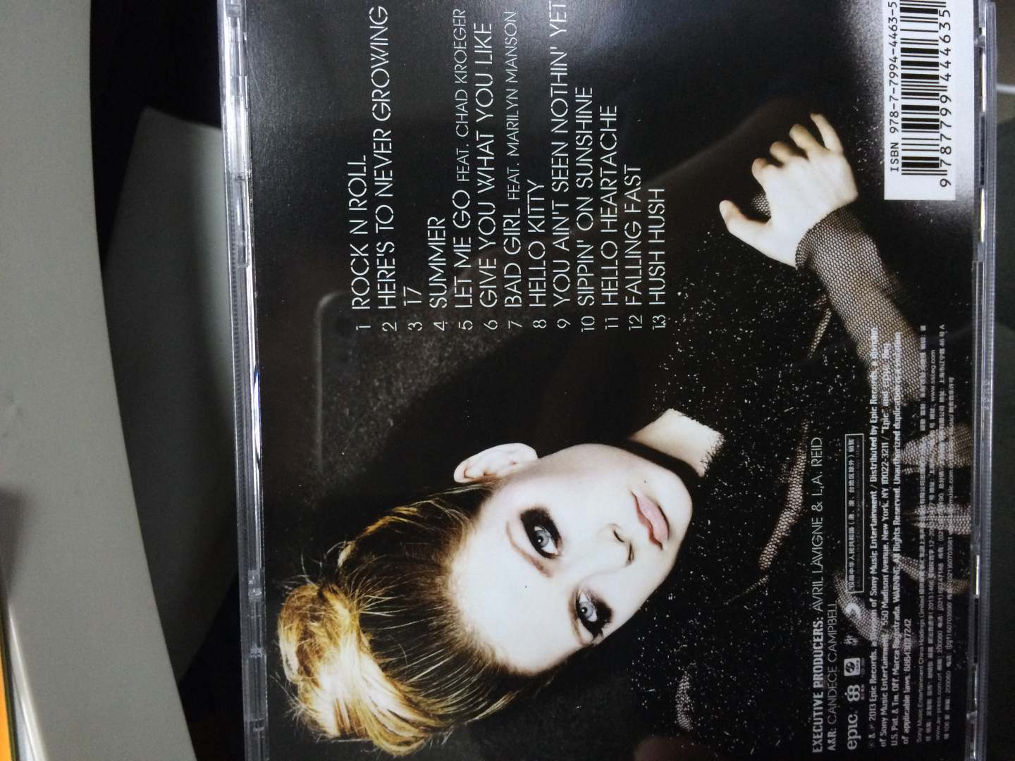 艾薇儿：2013最新同名专辑（CD）（随碟附精美PVC文件夹） 实拍图