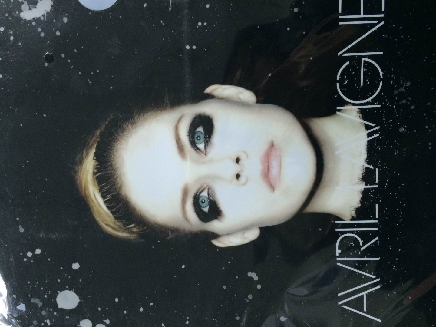 艾薇儿：2013最新同名专辑（CD）（随碟附精美PVC文件夹） 实拍图