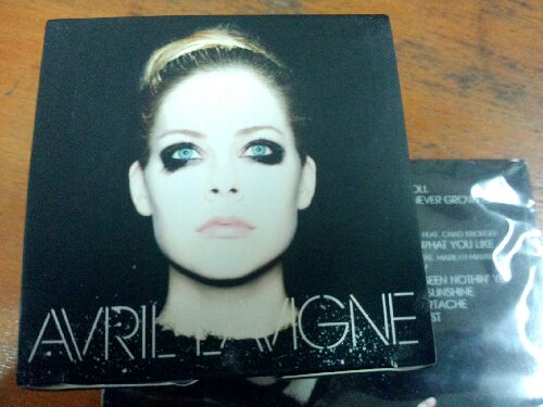 Avril Lavigne艾薇儿 2013最新同名专辑（CD 随碟附精美便签盒）（京东专卖） 实拍图