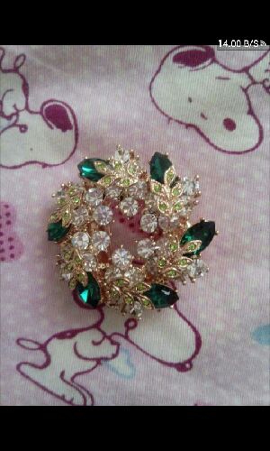 海雯妮 衣角T恤下摆打结扣 胸针丝巾扣两用胸花女别针饰品围巾扣人造水晶配饰花朵 小号两用丝巾扣-绿色【直径3.7cm】 实拍图