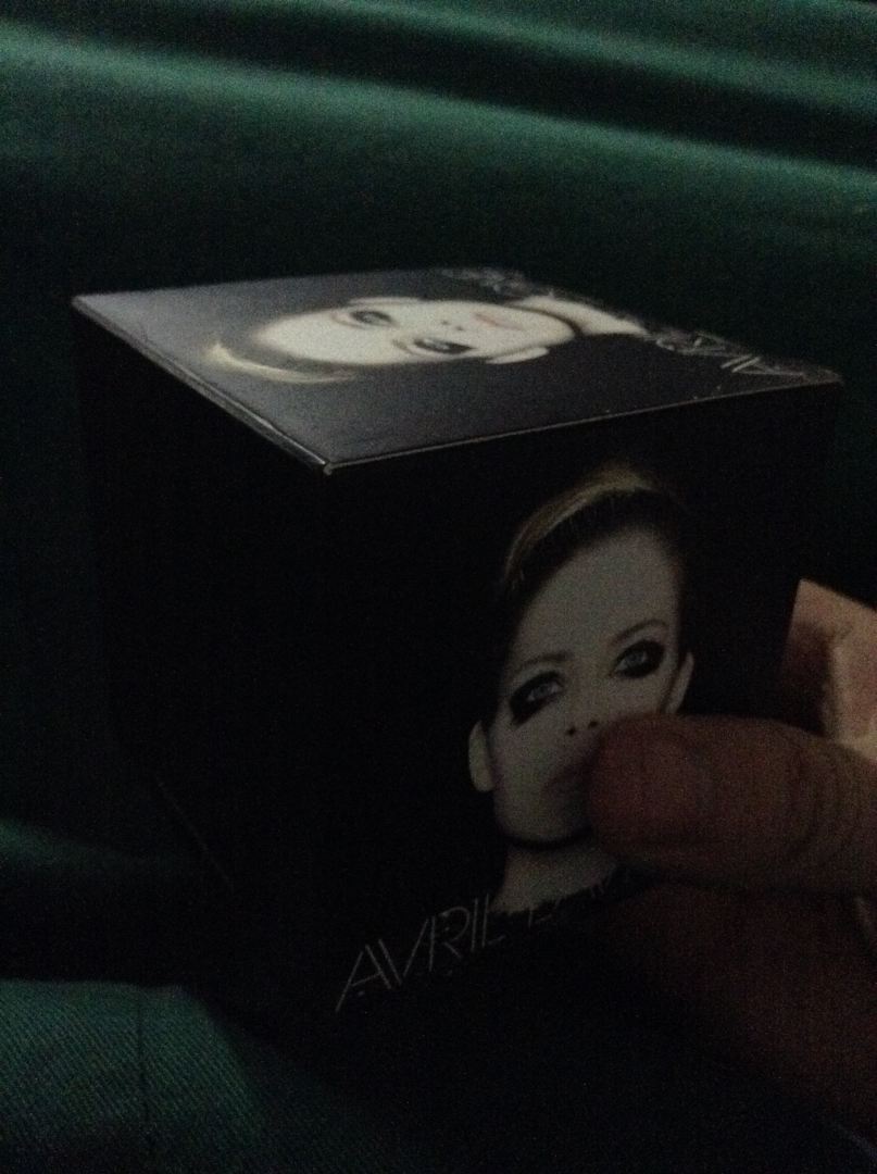 Avril Lavigne艾薇儿 2013最新同名专辑（CD 随碟附精美便签盒）（京东专卖） 实拍图