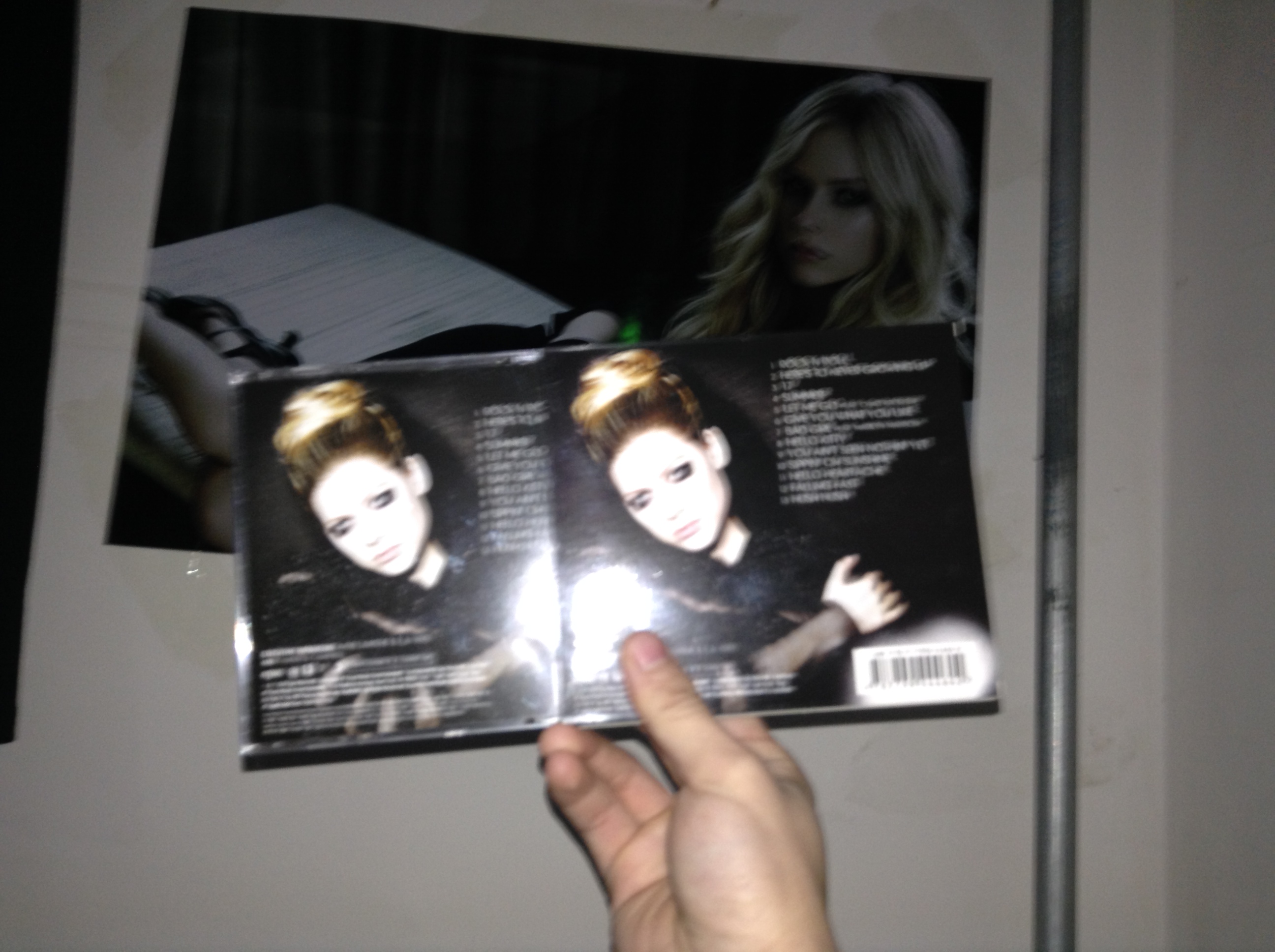 Avril Lavigne艾薇儿 2013最新同名专辑（CD 随碟附精美便签盒）（京东专卖） 实拍图