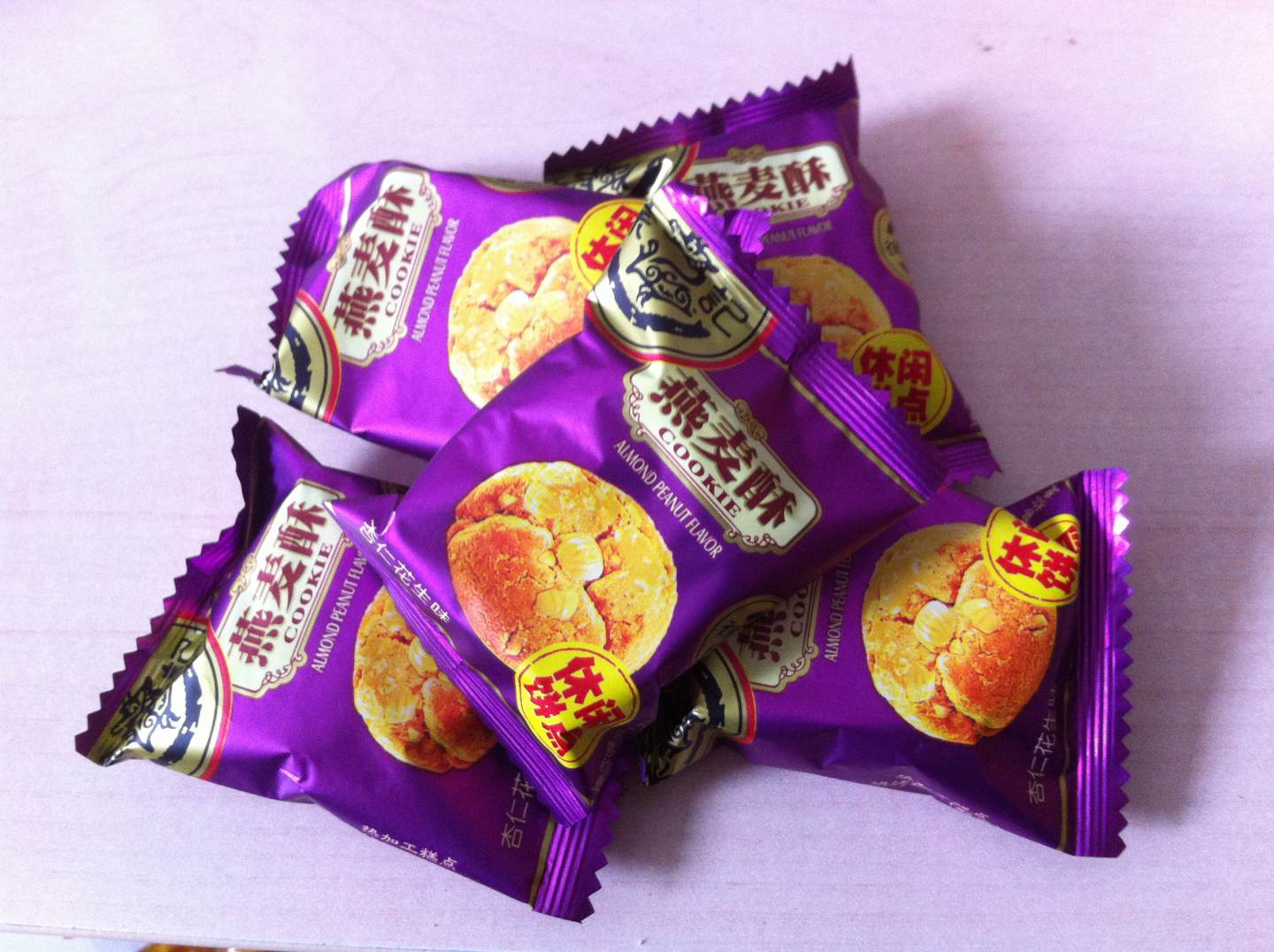 徐福记 燕麦酥 烘烤糕点 杏仁花生味 90g(新老包装随机发放)【图片