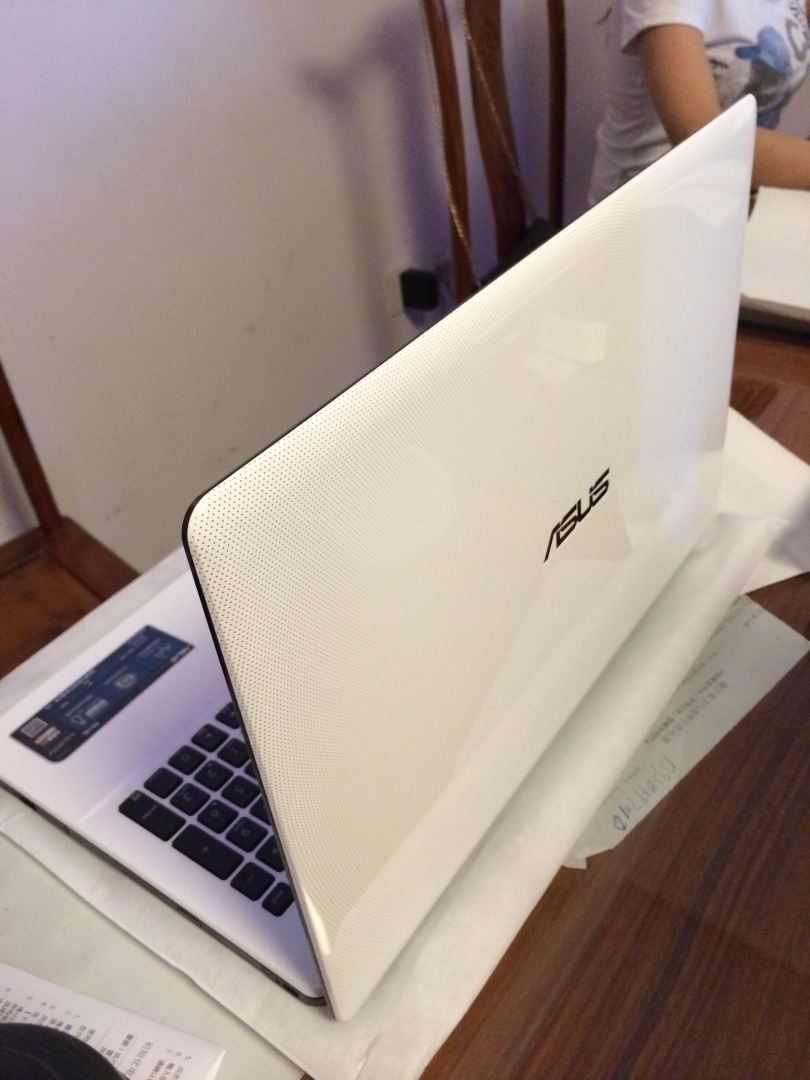 6英寸笔记本 (i5-4210u 4g 500gb gt820m 2g独显 d刻 蓝牙 win8 白色)