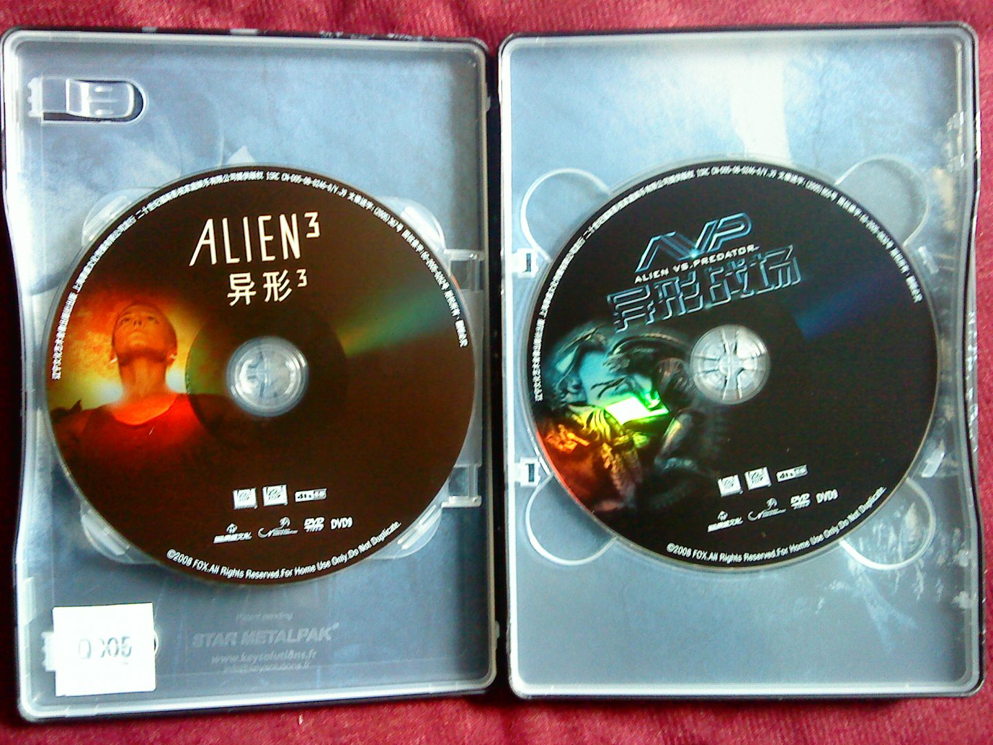异形战场（金属珍藏版）（特价促销）（4DVD9） 实拍图