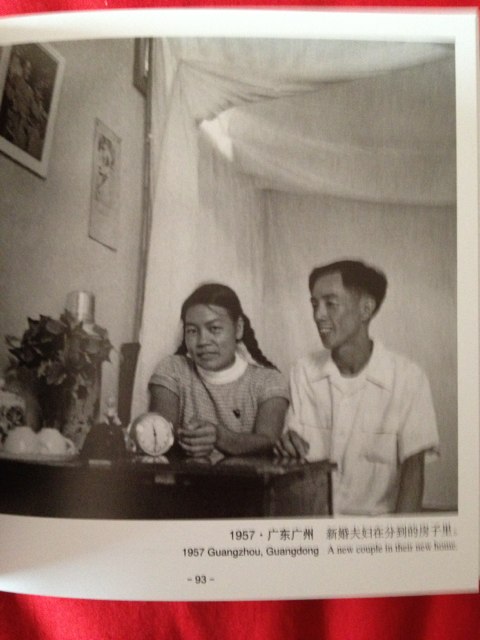 回眸百姓生态·聚焦中国生活〈人民画报〉60年纪实经典图册之〈革命年代〉 实拍图
