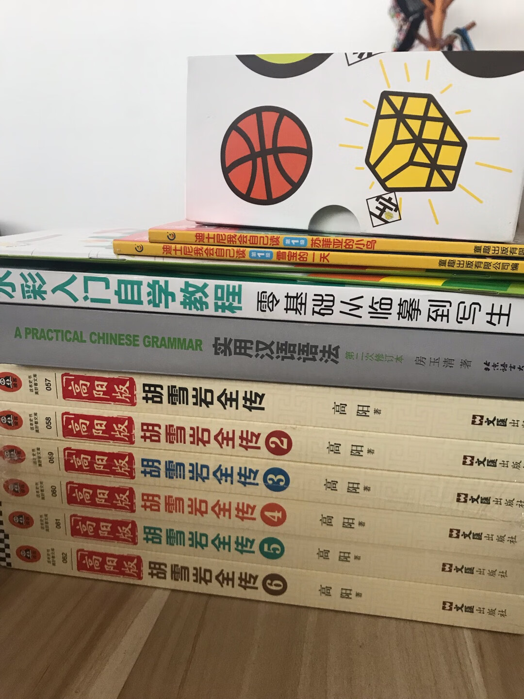 幼儿园大班的小朋友买的，开始学识字了，看着还不错，物流真是超级方便。