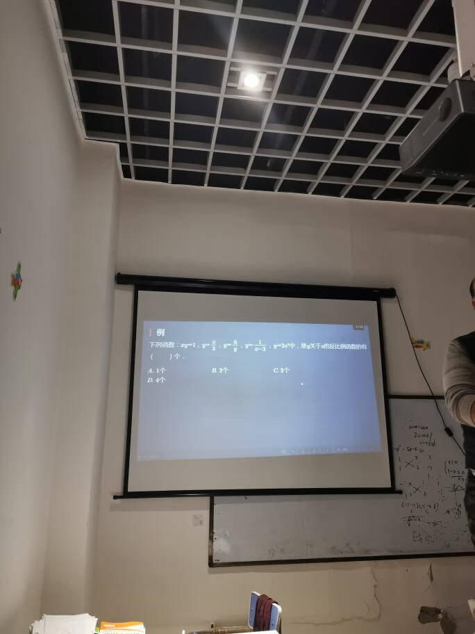 得力(deli)100英寸4:3电动调节投影幕布投影布简易家用投影机投影仪幕布50447