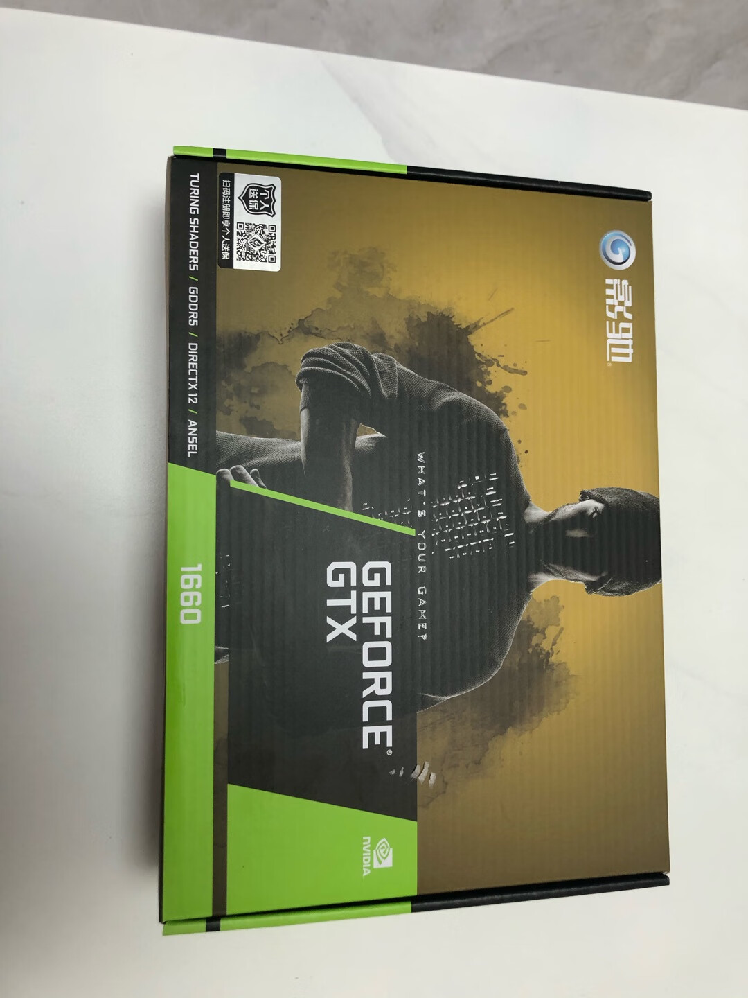 影驰geforce gtx 1660ti 大将全金属背板镂空设计,双风扇散热,全固态
