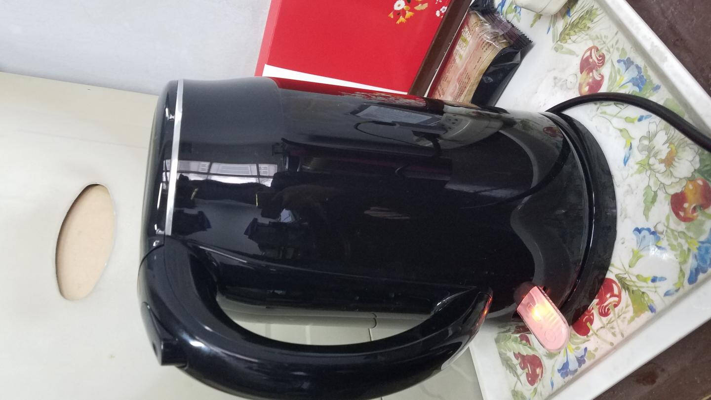 美的(Midea)电水壶热水壶烧水壶家用双层防烫无缝内胆快速沸腾1.7L大容量304不锈钢开水壶黑武士水壶高颜值新款丨SH17M301b