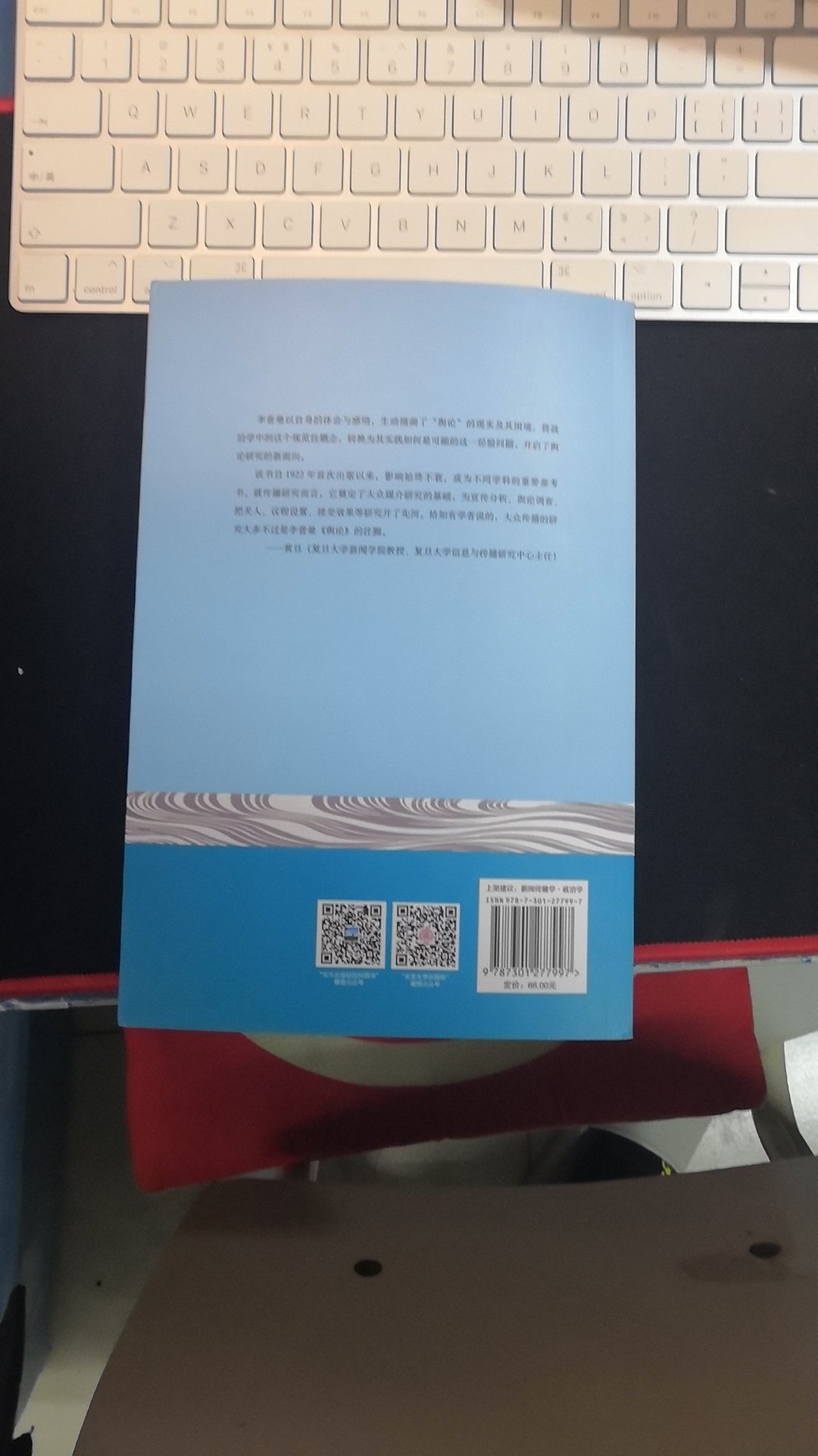 不知道为啥没有塑封，不过收到的货还是没有损坏啥的。而且书质量也可以，比其他电商的更快