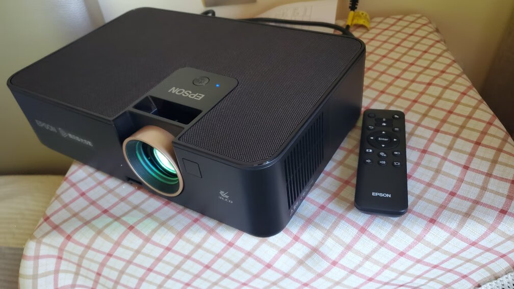 爱普生ch-a100高亮投影仪,经典老牌子家用推荐