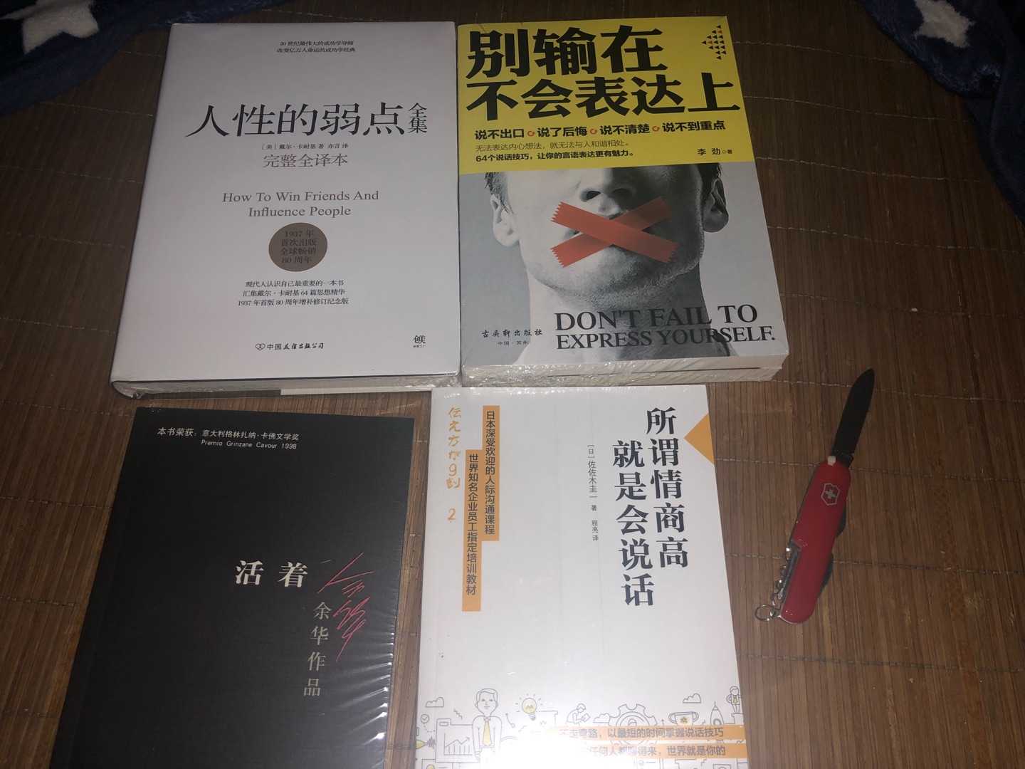 快递速度很快，快递员师傅服务态度很好，除了包装有点简陋其他都还好，5颗星好评。