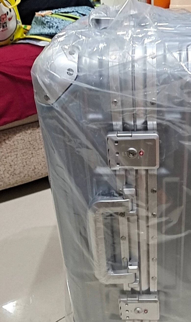 爱华仕（OIWAS)铠甲系列商务出差行李箱24英寸女登机铝框拉杆箱TSA双锁旅行箱男防撞护角密码箱6375黑色