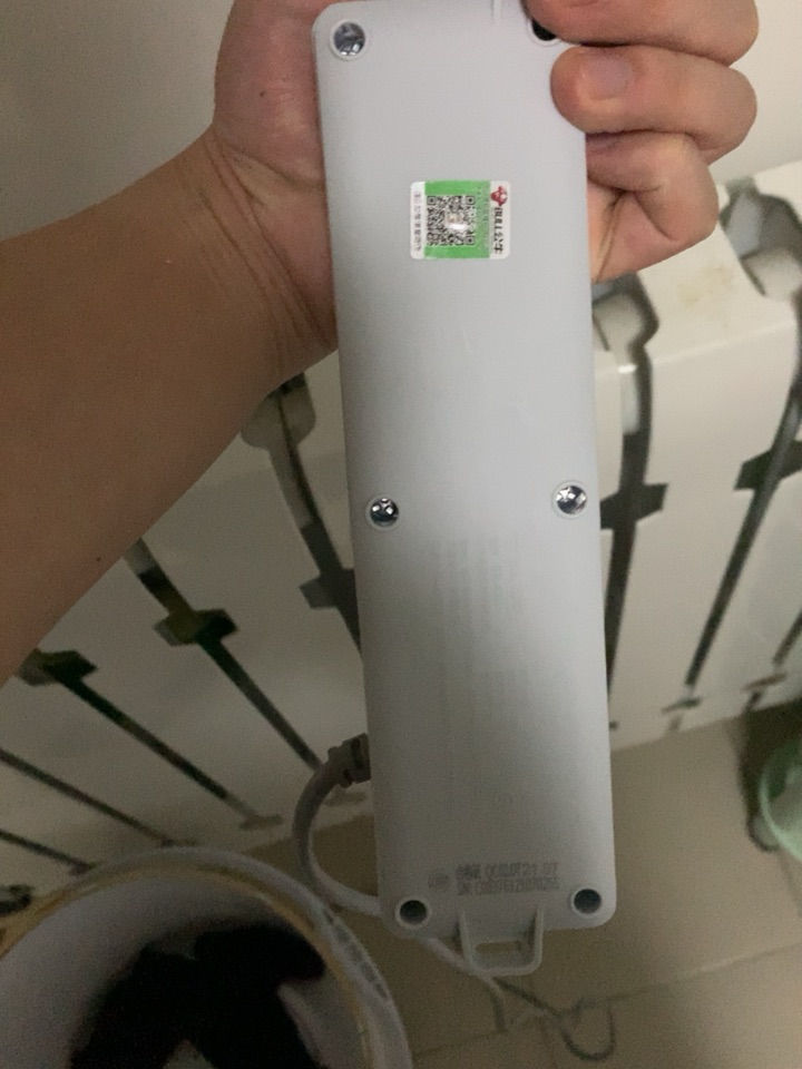 电暖器插排怎么样 质量报告 用这个插座就放心了 质量不错 350评测资讯