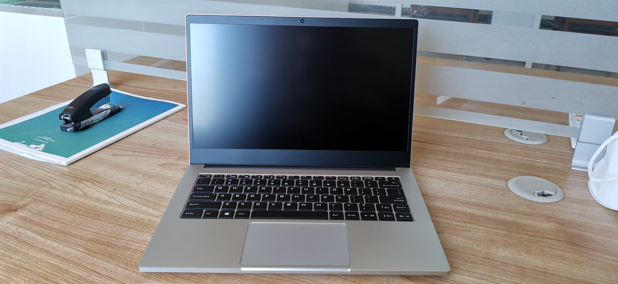 14英寸的机械革命s2颜值性能都满足需求的水桶机