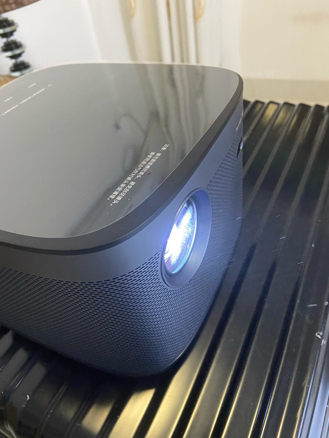 极米h3投影仪闭眼可入的水桶机女友喜欢户外看电影的感觉