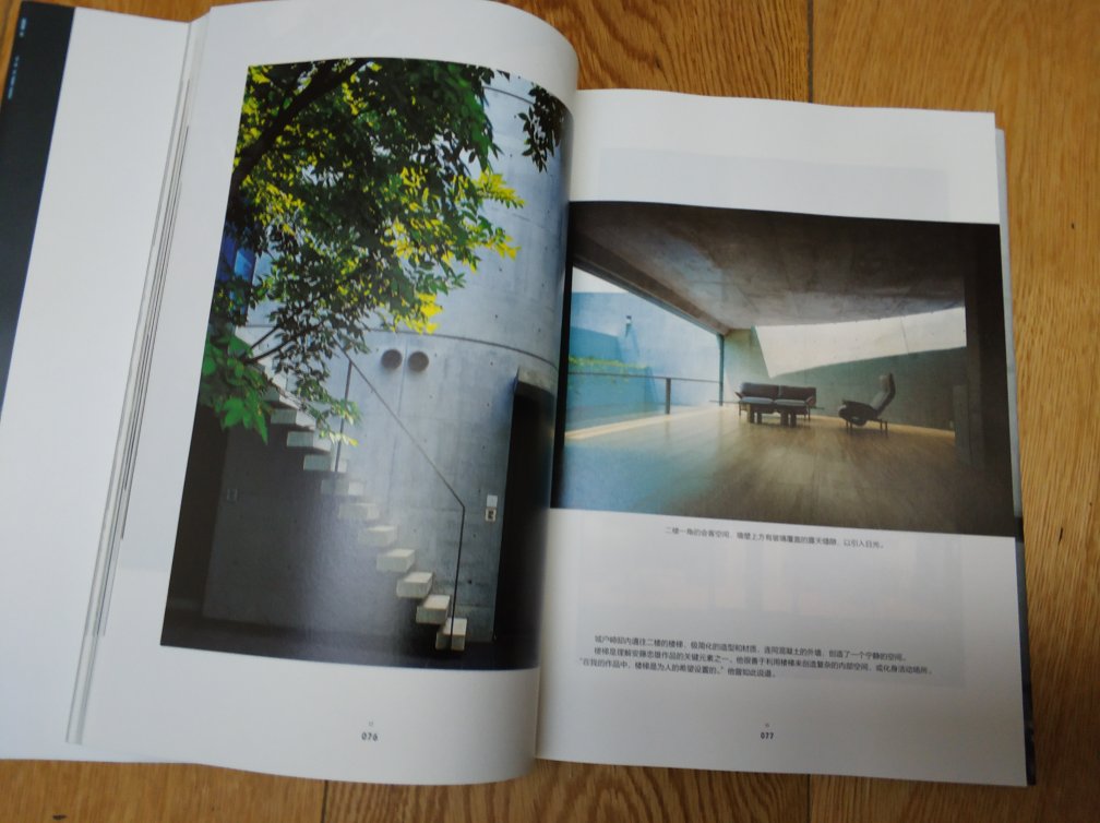 是安藤忠雄大师对作品的自我介绍。介绍了他人生中很多重要的建筑，以及设计背后的一些故事。很棒的一本书。书籍的图片和印刷也都非常好。