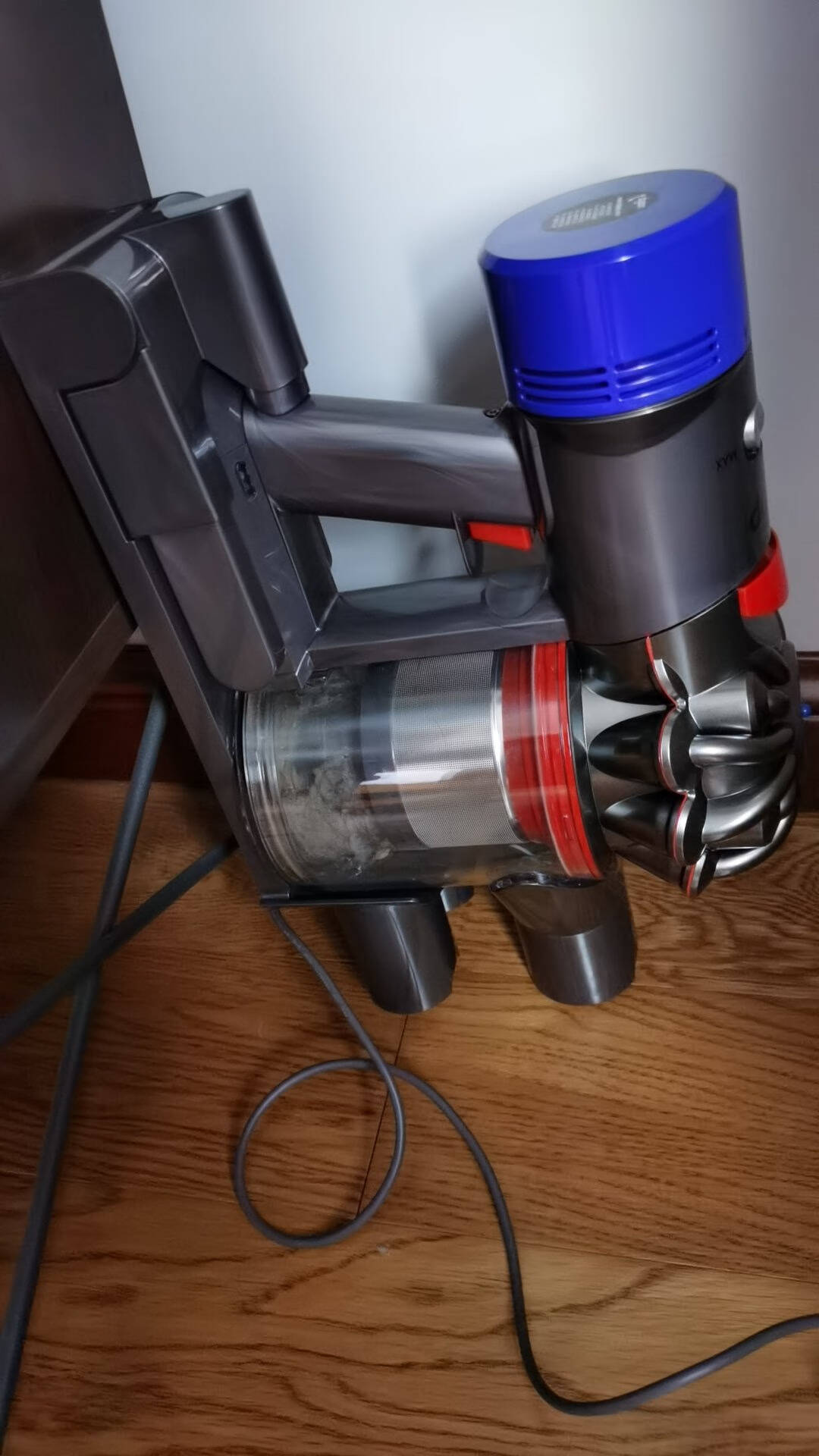 戴森(Dyson)吸尘器V8FluffyOrigin手持吸尘器家用除螨无线宠物家庭适用
