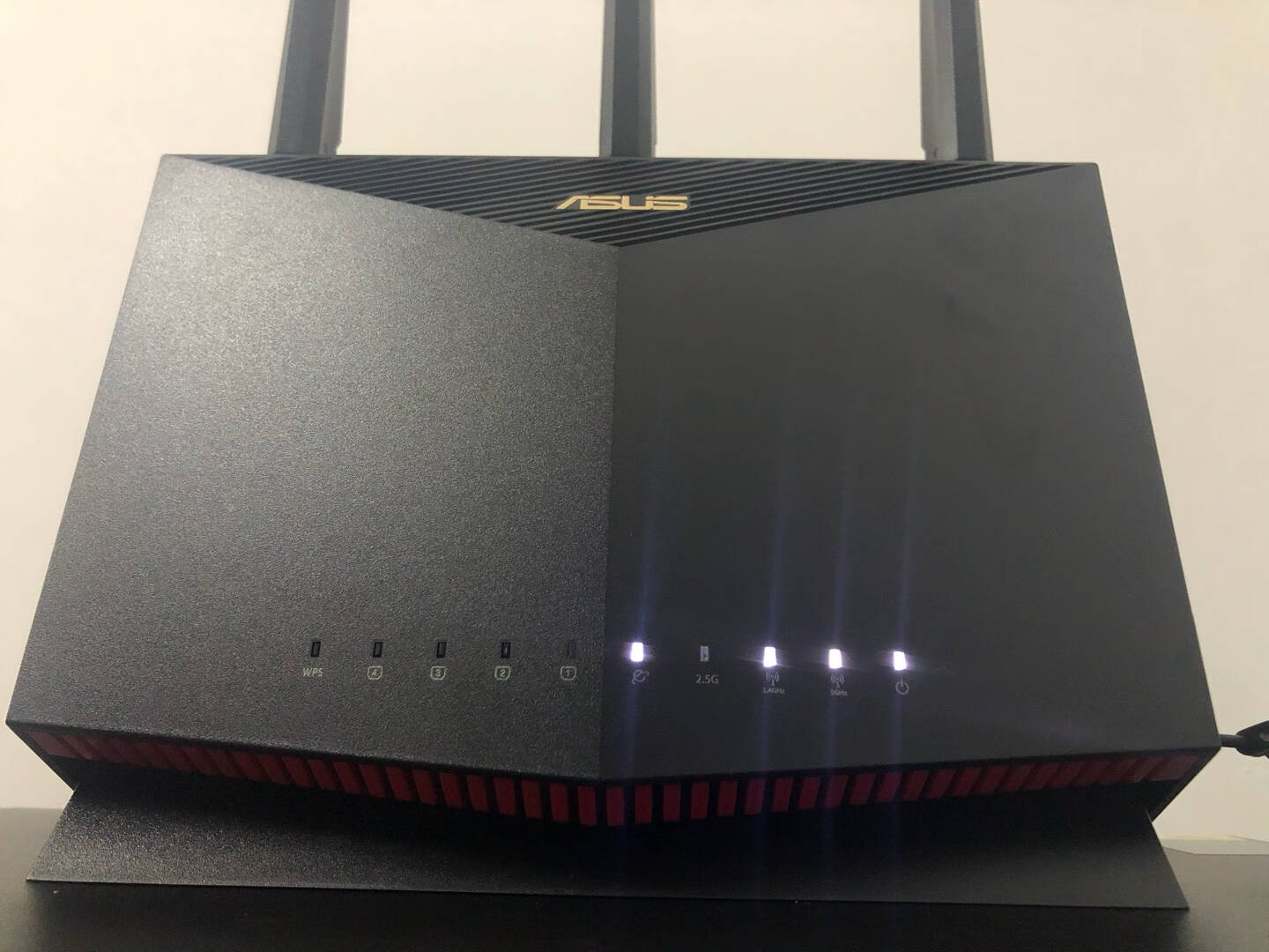 华硕(ASUS)RT-AX86U双频5700M全千兆路由无线路由器/一键性能加速/2.5G端口/WiFi6路由/PS5网络加速