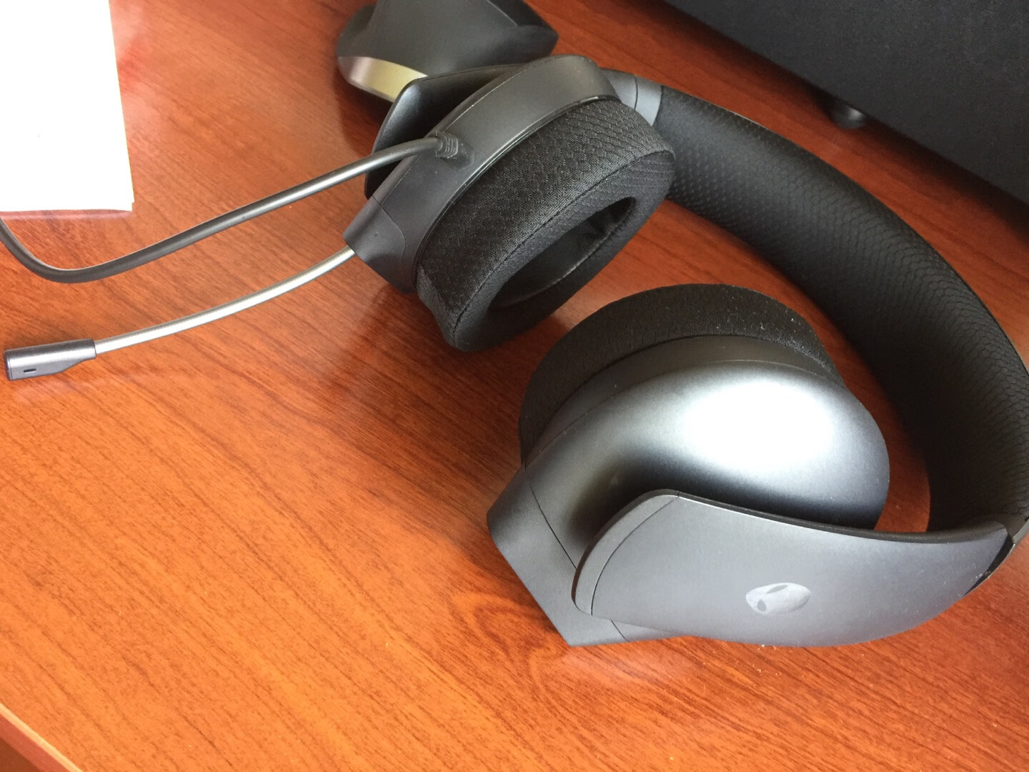 外星人aw310h游戏耳机,送男友高颜值游戏礼物