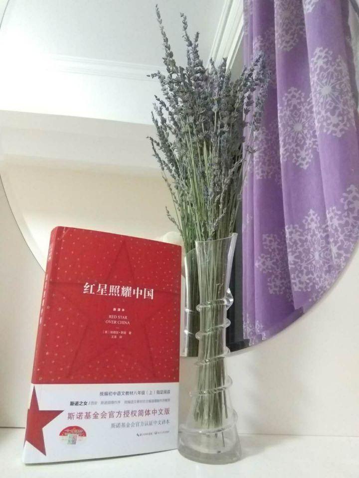 中国人民的老朋友斯诺，第一个深入陕北红区的西方记者，用亲眼所看与亲耳所闻，记录了中国革命的故事，资料宝贵，一定要拜读。