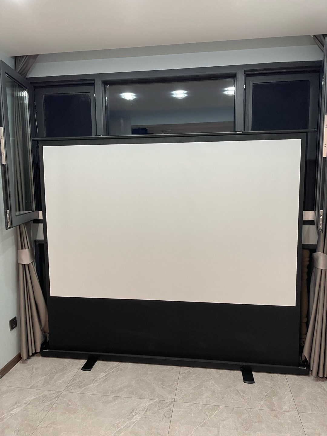 发表于:2021年09月25日 02:21赞评论f***n这款地拉式幕布使用起来非常